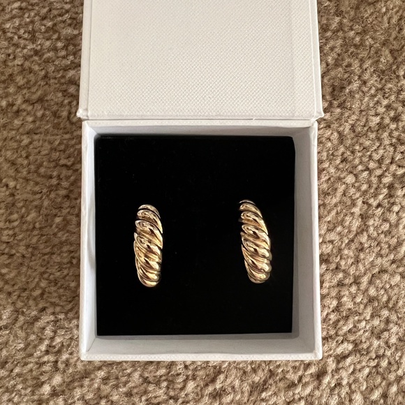 Mejuri Jewelry - Mejuri Large Croissant Dôme Hoops - Gold Vermeil